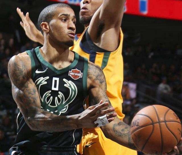 里共同领衔 里共同领衔